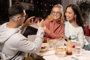 プラスで一言！ 写真を撮ってもらうときに使える英語フレーズ