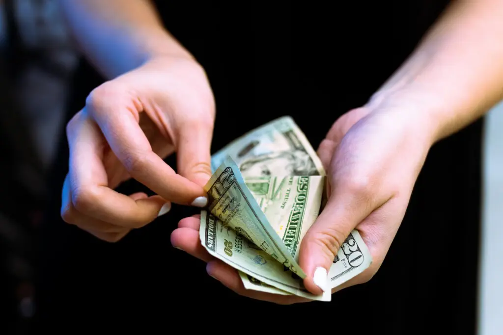 「Pay」「Spend」「Cost」の違いをわかりやすく解説