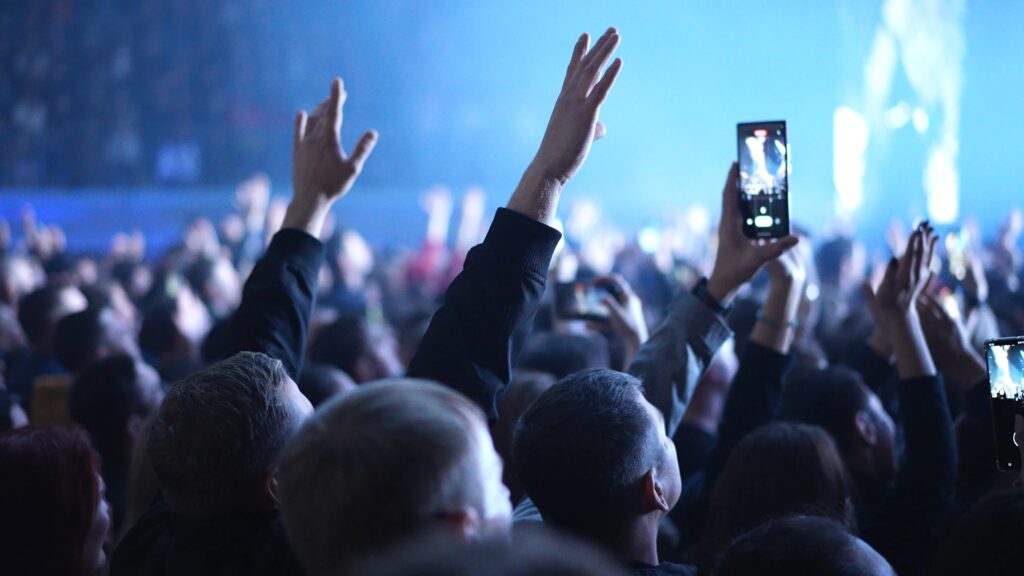 世界中で大流行！Netflix「KPop Demon Hunters」の曲で学ぶ！心に響く英語フレーズ