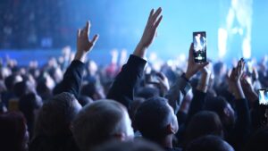 世界中で大流行！Netflix「KPop Demon Hunters」の曲で学ぶ！心に響く英語フレーズ