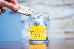 【完全版】チップの常識と英語表現まとめ!「どこで」「どうやって」「何%」払えば良い? 【完全版】チップの常識と英語表現まとめ!「どこで」「どうやって」「何%」払えば良い?