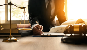【主题单词】八个法律 (law) 相关的短语懒人包