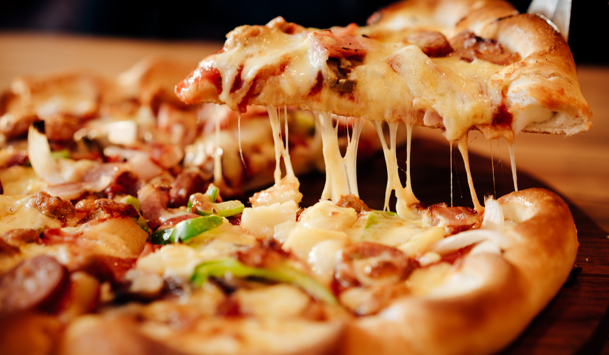 主題單字】怎麼用英文訂披薩?來學學這8個披薩經典口味及配料、餅皮的英文! | Engoo線上英文