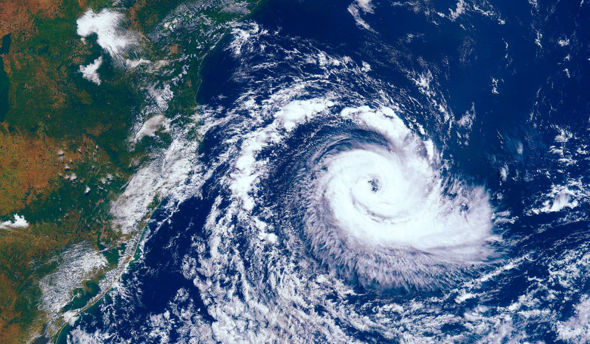 生活英文】颱風和颶風差在哪？來看看「颱風假」、「颱風眼」、「護國神山」等颱風天相關英文怎麼說！ | Engoo線上英文