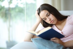 【同義字】除了 "bored/boring" 外還能用 dull、indifferent、tired of 等單字片語表達「無聊」！