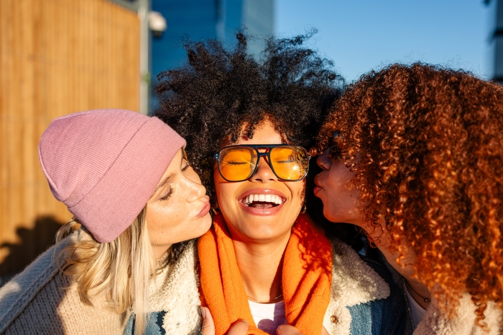 【主題單字】couch friend 是什麼意思？酒肉朋友的英文要怎麼說？教你用英文分類各種朋友！