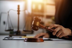 【主題英文】無期徒刑、假釋的英文怎麼說?犯罪刑期相關英文單字介紹 【主題英文】無期徒刑、假釋的英文怎麼說?犯罪刑期相關英文單字介紹
