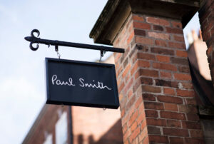 【時尚英文】不只是彩色條紋!從 3x3 小店到 LA 粉紅牆:英倫時尚大師 Paul Smith 的故事與經典名言 【時尚英文】不只是彩色條紋!從 3x3 小店到 LA 粉紅牆:英倫時尚大師 Paul Smith 的故事與經典名言