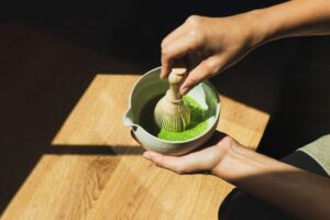 【食物英文】台灣也在瘋「手刷抹茶」!茶筅、沖刷、回甘英文怎麼說? 【食物英文】台灣也在瘋「手刷抹茶」!茶筅、沖刷、回甘英文怎麼說?