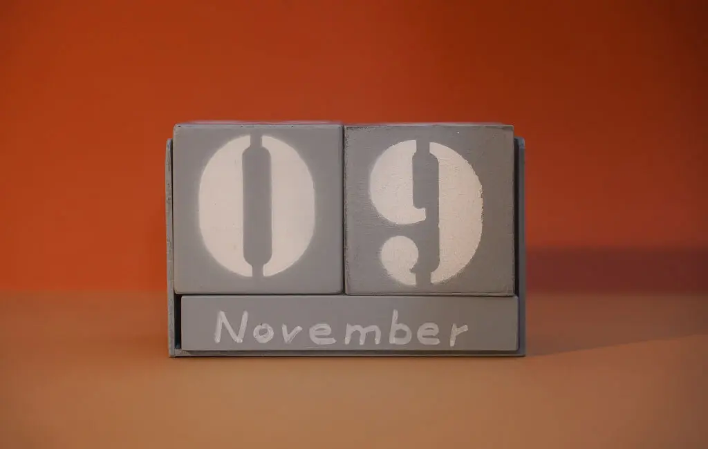 Grey Block Calendar of 09 November
