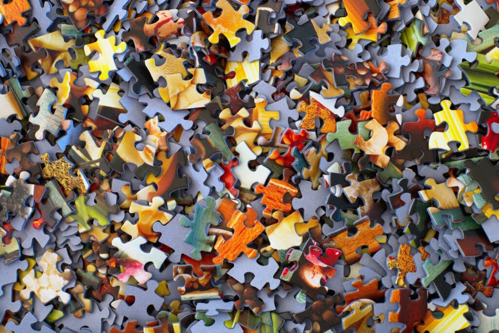 Puzzle pieces in a pile
Photo by: Hans-Peter Gauster