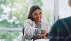 How to Answer 3 Common Interview Questions in English [Updated]