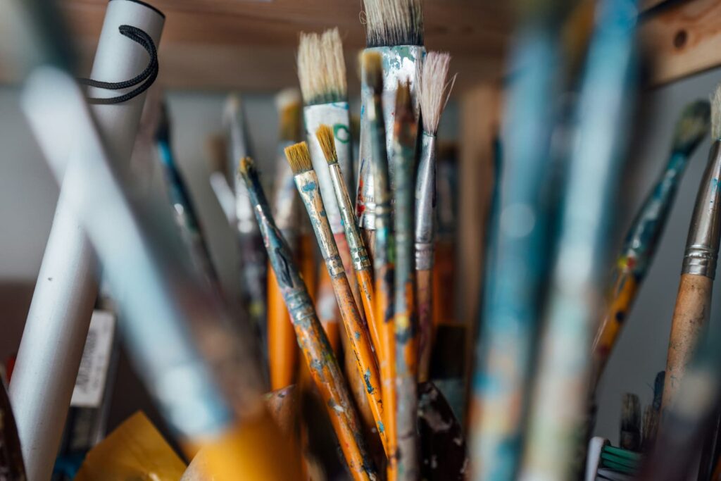 Many used paintbrushes